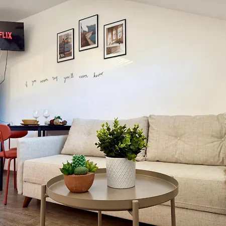 Comfy By Cosher Apartment